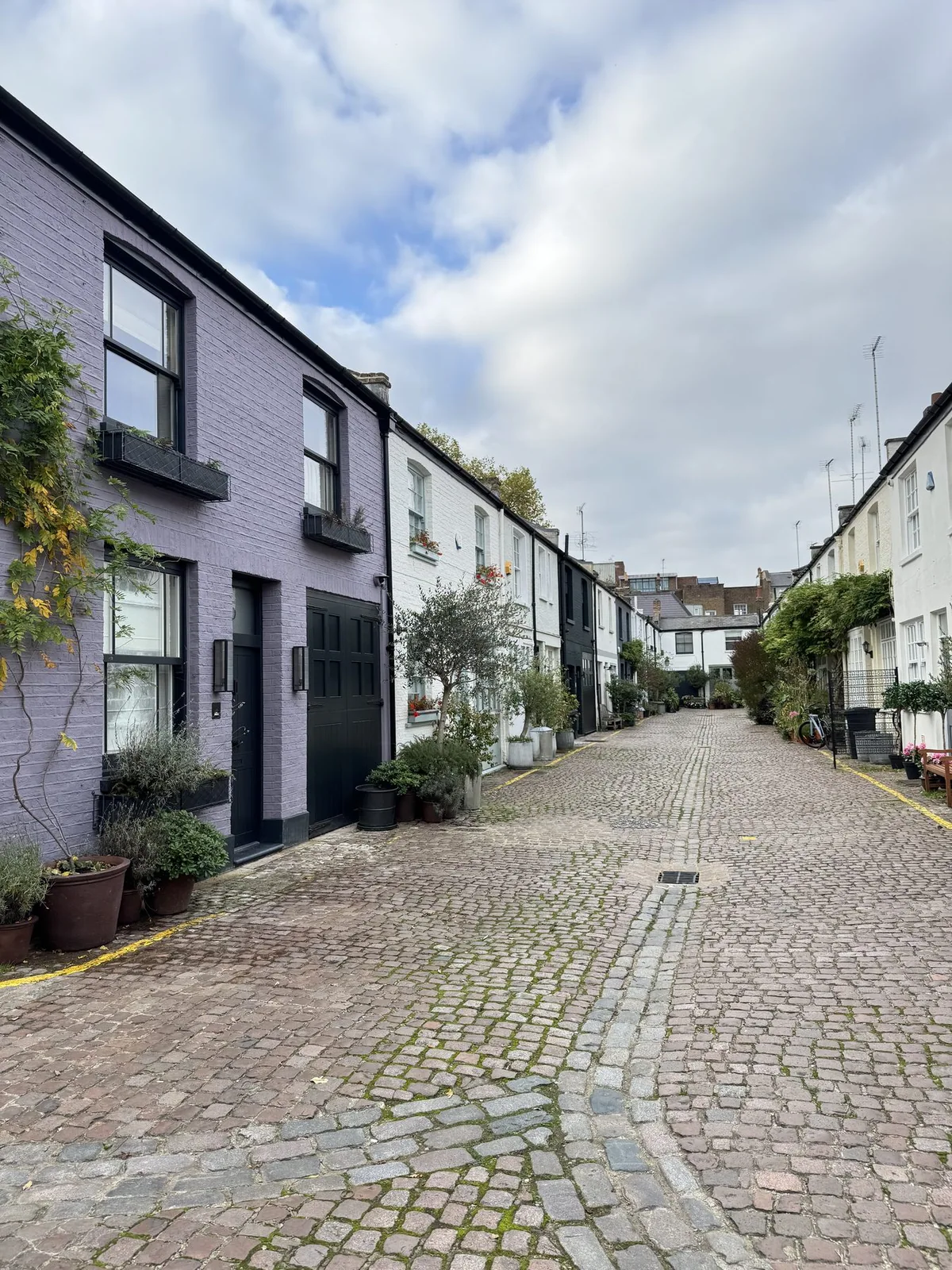 Una guía para descubrir la ciudad por sus barrios y sus lugares.